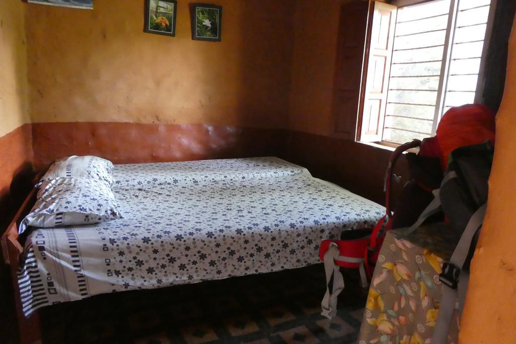 Bed and Breakfast Dinesh House Pokhara Exterior foto